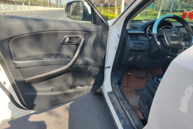 Used Bestune X80 2015 2.0L automatic luxury version