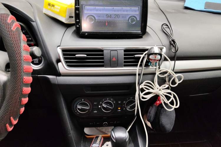 Used Mazda 3 Axela 2016 Sedan 1.5L Automatic Comfort Model