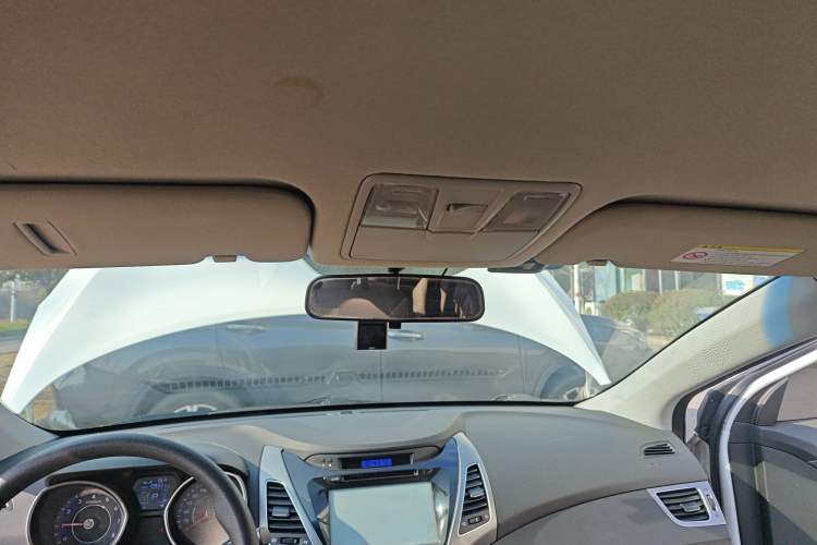 Used Hyundai Elantra (5th Generation / Langdong) 2015 1.6L Automatic Fashion Model