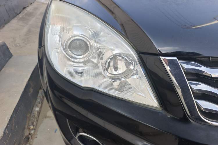 Used Haval H6 2013 Upgraded Model 2.4L Automatic Two-Wheel Drive Elite Version Right Front Headlight