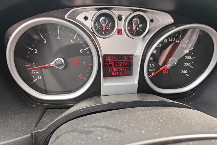 Used Ford Focus 2013 Hatchback Classic 1.8L Manual Base Model Odometer Close Up