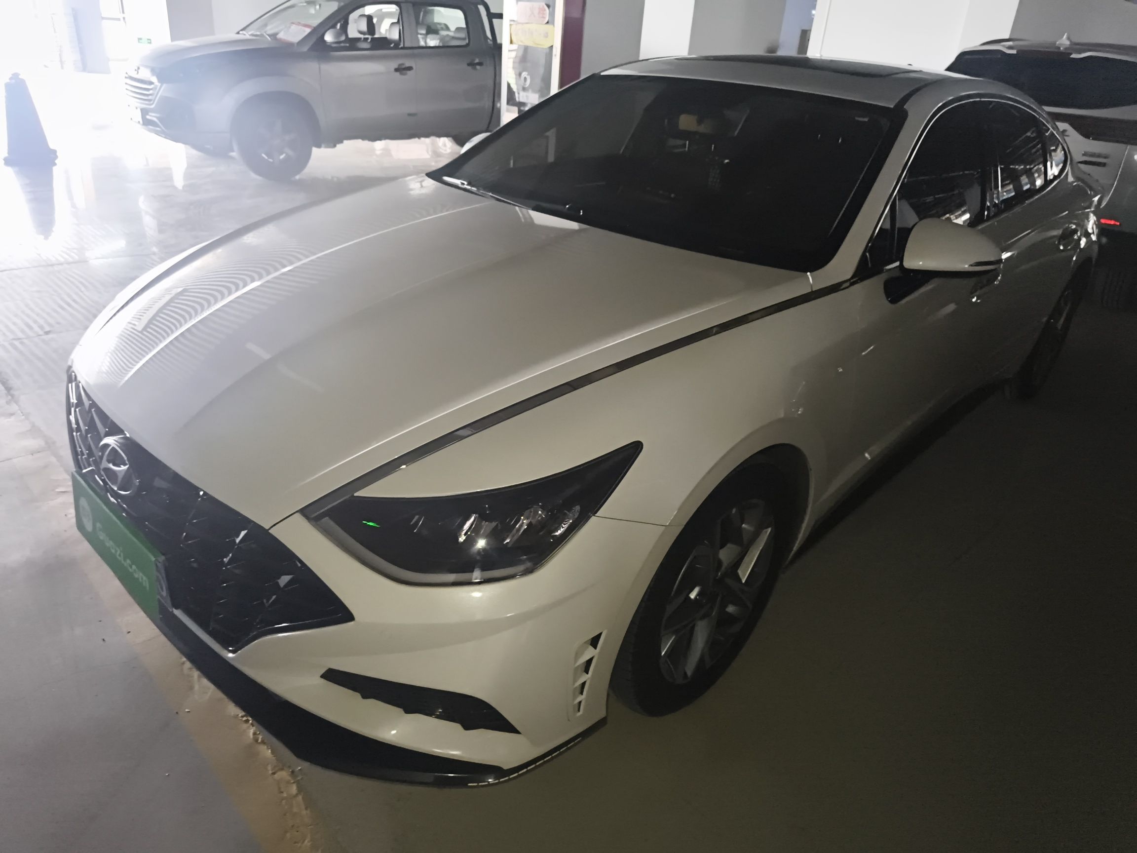 Под передней частью автомобиля