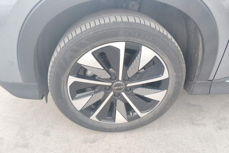 Used BYD Song PLUS New Energy 2025 DM-i Intelligent Driving 112KM Prestige Model Left Front Wheel Hub