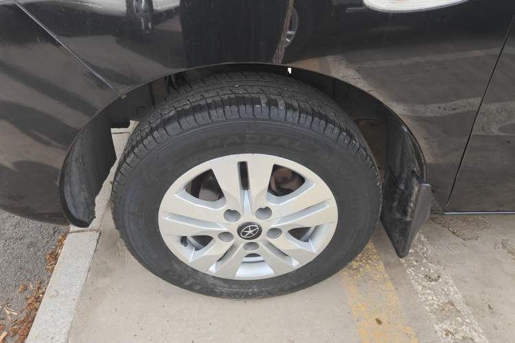 Used JAC Refine M3 2015 Maker Edition 1.6L Luxury Smart Version Left Front Wheel Hub