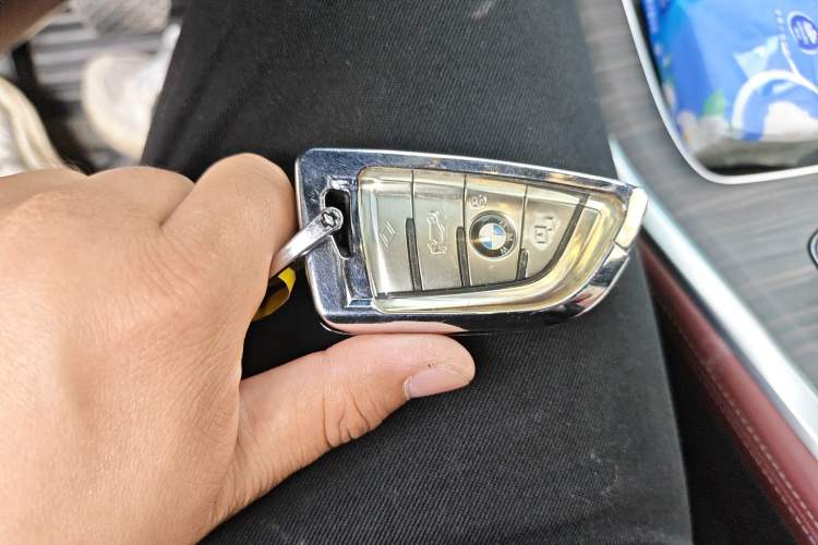 Used BMW X5 2022 Restyled xDrive 40Li Luxury Edition M Sport Package Vehicle Key