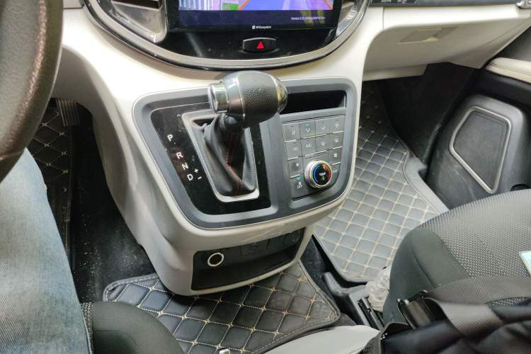 Used JAC Refine M4 2022 2.0 TGDI Automatic Business Edition Gear Lever