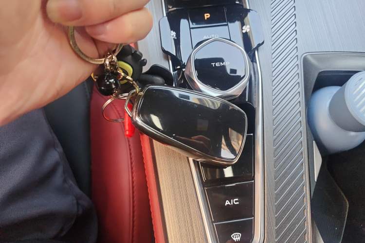 Used CHANGAN OSHAN Z6 2023 Blue Whale 1.5T DCT Smart Luxury Model Vehicle Key