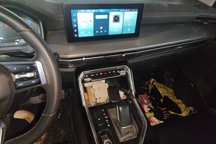 Used Wuling Asta 2022 2.0L DHT Electric-Speed Version Audio And AC Panel