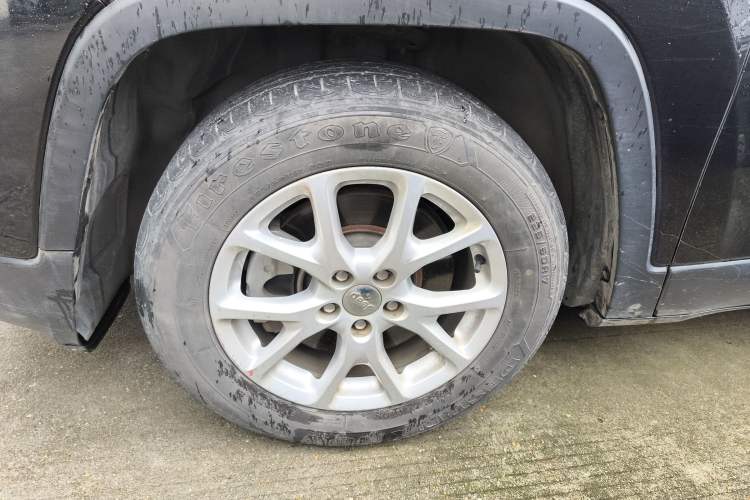 Used Jeep Cherokee 2016 2.4L Leading Edition Left Front Wheel Hub