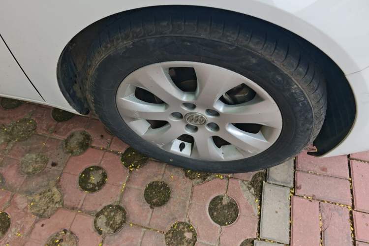 Used Buick Regal 2014 2.0L Leading Fashion Edition Right Front Wheel Hub