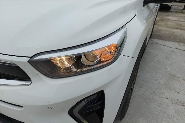 Used Kia kx1 Stonic 2021 1.4L CVT Sunroof Model
