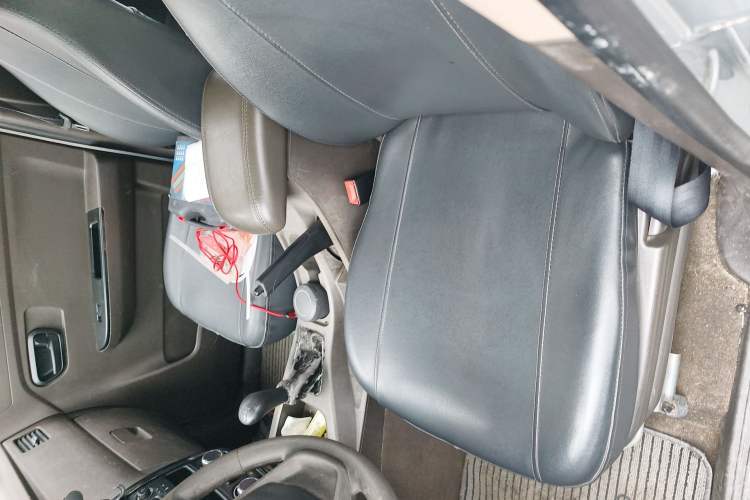 Used Wuling Rongguang V 2016 1.2L Standard Version
