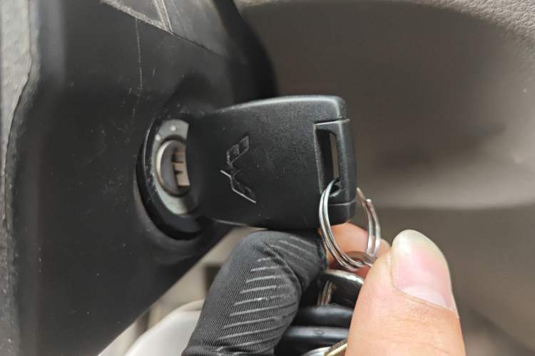 Used Wuling Rongguang V 2016 1.2L Practical Version Vehicle Key