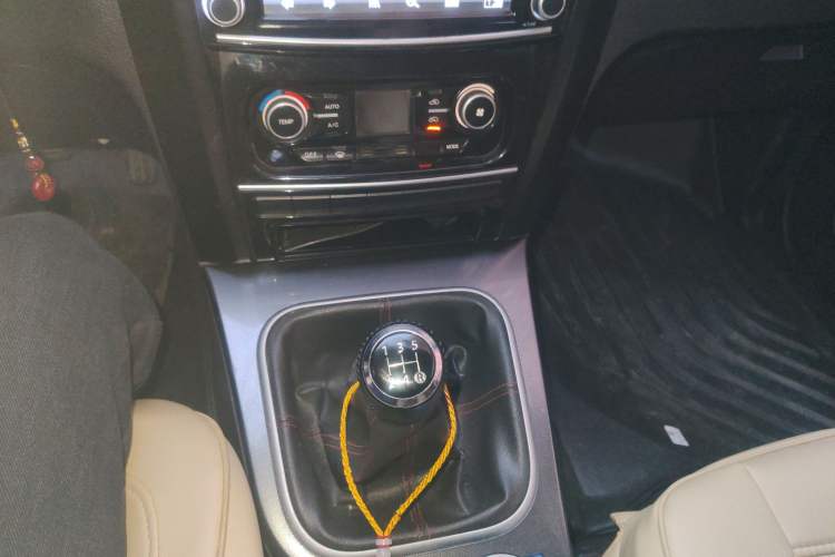 Used Haval H5 Classic 2013 Zhizun Edition 2.0L Manual Two-Wheel Drive Entry-Level Model