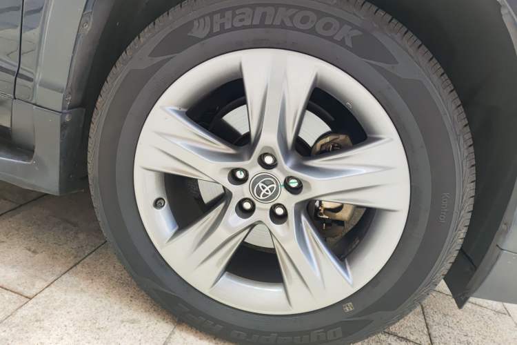 Used Toyota Highlander 2018 2.0T Four-Wheel Drive Luxury Version 7 Seats China VI Standard
