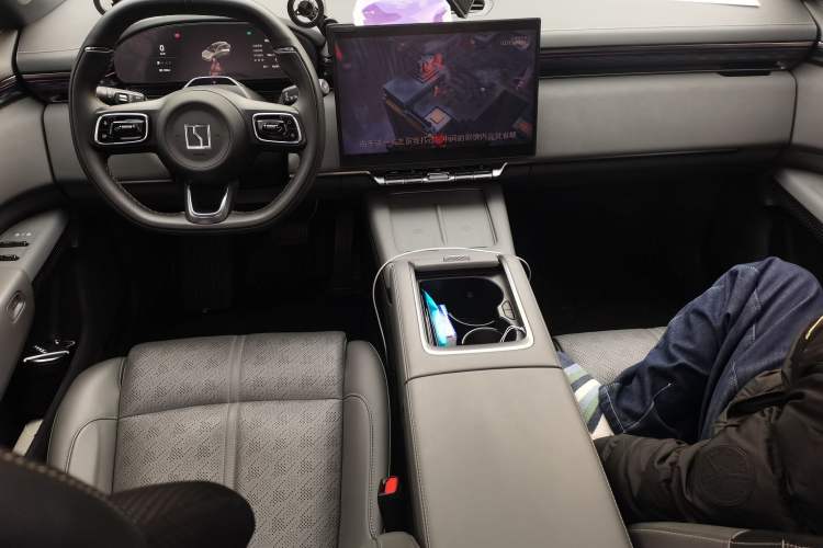 Used Zeekr 7X 2025 100 kWh Long-Range Rear-Wheel Drive with Intelligent Driving Features
