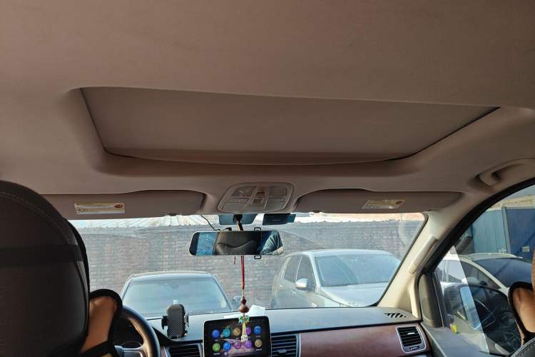 Used SAIC MAXUS G10 2016 2.0T Automatic Elite Edition
