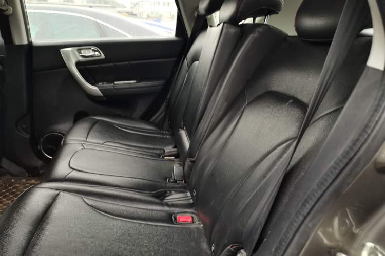 Used Haval H6 2013 Upgraded Model 1.5T Manual Two-Wheel Drive Elite Version Left Rear Seat