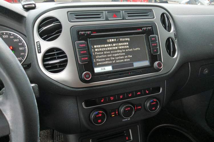 Used Volkswagen Tiguan 2016 300TSI Automatic Two-Wheel Drive Luxury Edition Audio And AC Panel