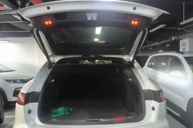 Used SERES SF5 2020 Four-Wheel Drive High-Performance Sports Edition Trunk