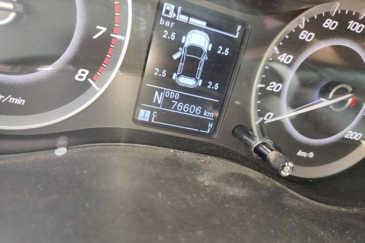 Used Baojun 560 2016 1.8L iAMT Luxury Model Odometer Close Up
