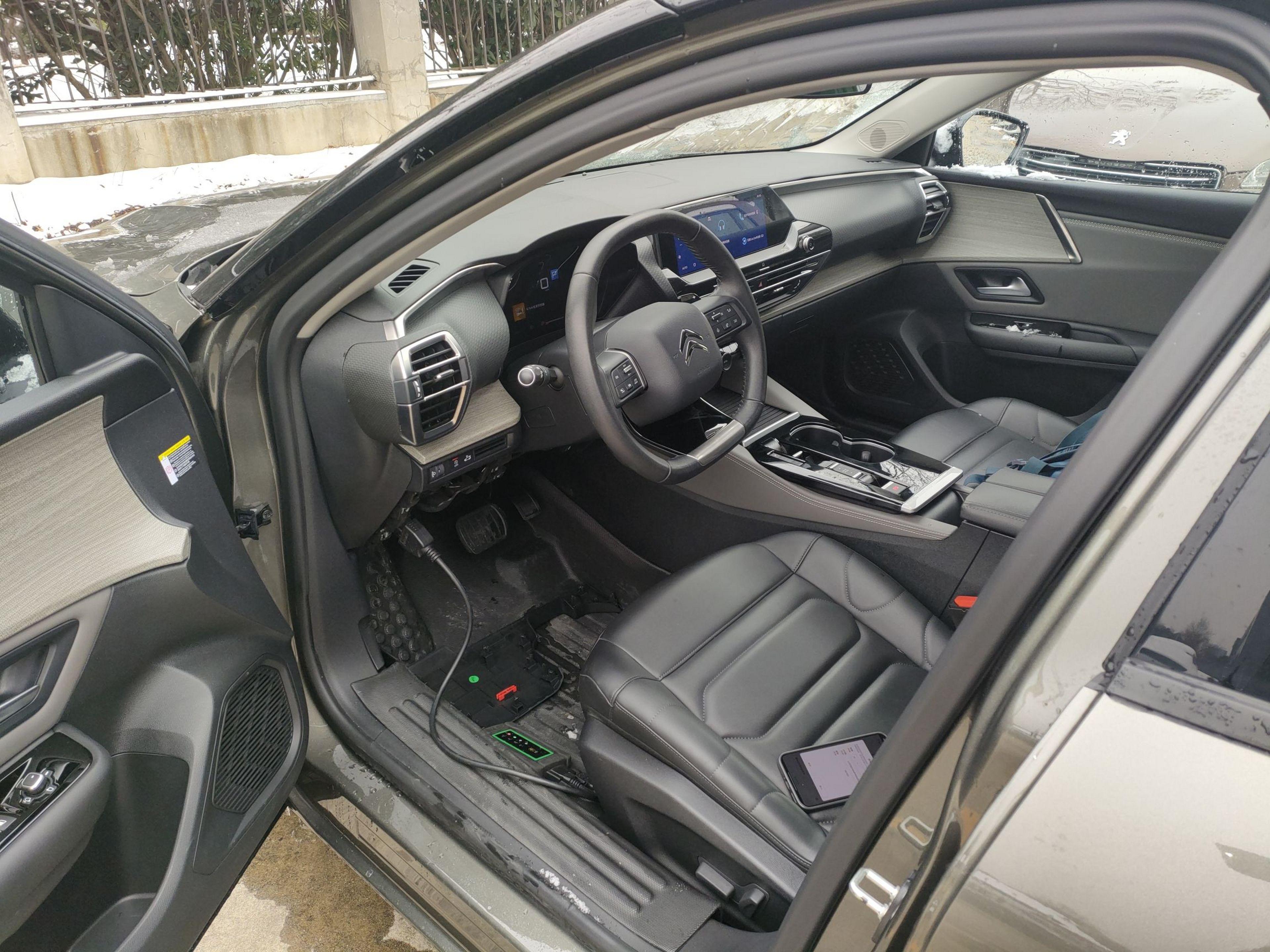 المقاعد الأمامية داخل السيارة