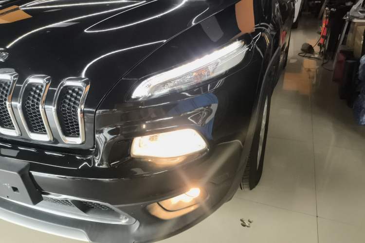 Used Jeep Cherokee 2017 2.0L Superior Edition