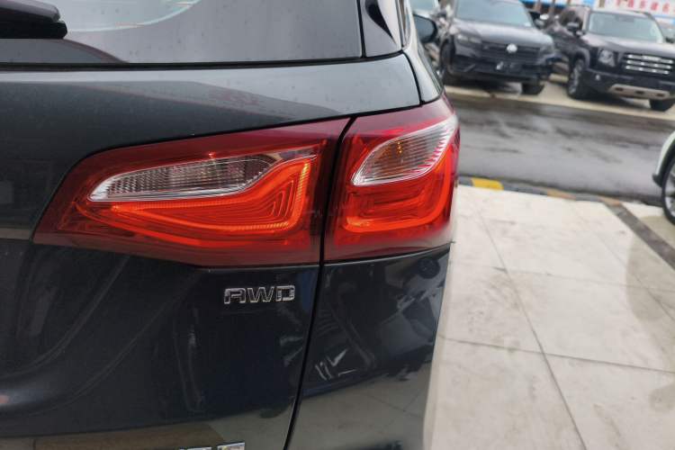 Used Chevrolet Equinox 2017 550T Automatic All-Wheel-Drive Top-Tier Version Right Rear Taillight