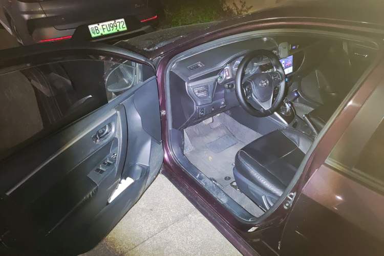 Used Toyota Levin 2016 Dual-Engine 1.8H GS E-CVT Elite Model with Sunroof
