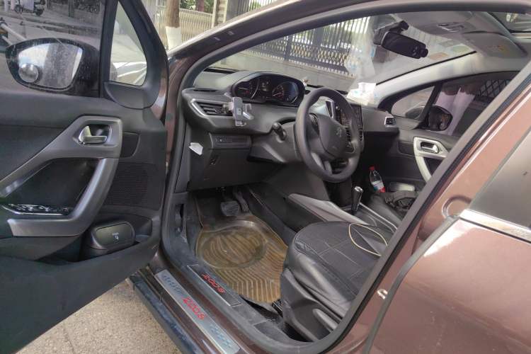 Used Peugeot 2008 2014 1.6L Automatic Fashion Edition
