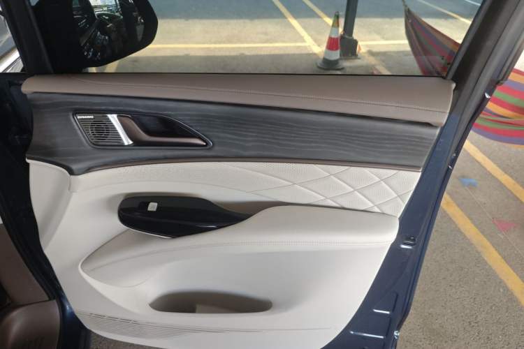 Used Denza D9 2022 DM-i 970 Four-Wheel Drive Prestige Model