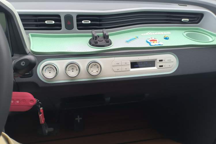 Used Wuling Hongguang MINIEV 2022 Macaron Premium Model – Lithium Iron Phosphate Audio And AC Panel