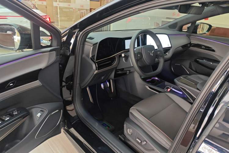 Used Hongqi EH7 2025 690 Smart Selection Edition