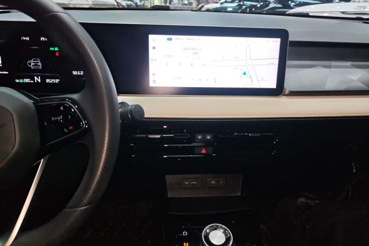 Used Geometry E Firefly 2024 301km Flowing Light Audio And AC Panel