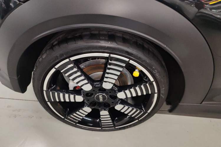 Used MINI 2023 Revised 2.0T COOPER S CABRIO Artist Right Rear Wheel Hub