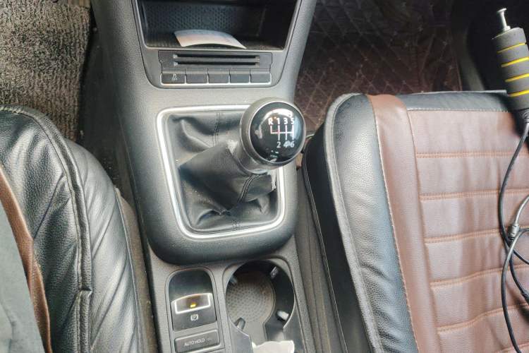 Used Volkswagen Tiguan 2012 1.4TSI Manual Two-Wheel-Drive Urban Edition Gear Lever