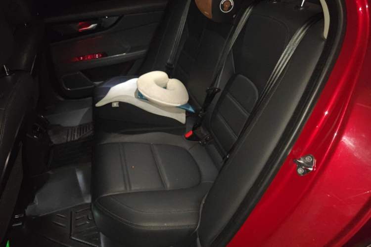 Used Jaguar XEL 2020 2.0T 200 PS S Advanced Elegance Edition Left Rear Seat