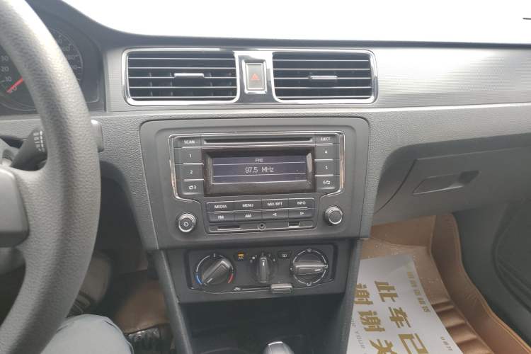 Used Volkswagen Santana 2013 1.6L Automatic Fashion Edition