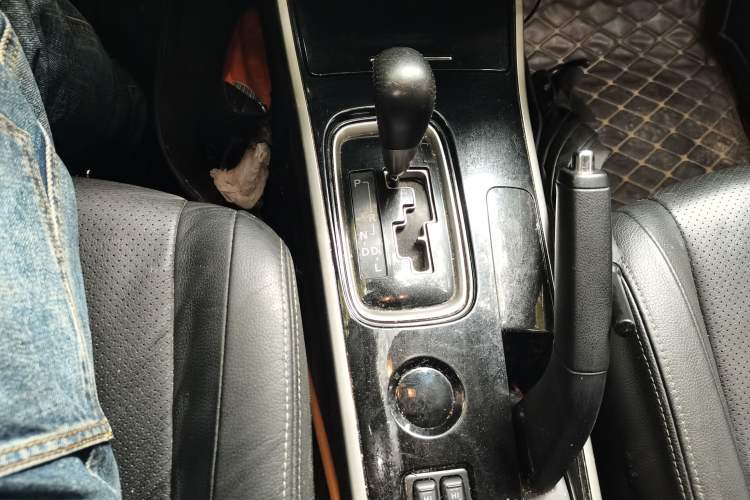 Used Mitsubishi Outlander 2018 2.0L Two-Wheel-Drive Jiale Edition 7-Seater
