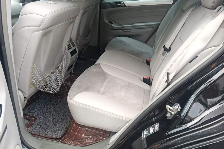 Used Mercedes-Benz M-Class 2010 ML 300 4MATIC Left Rear Seat