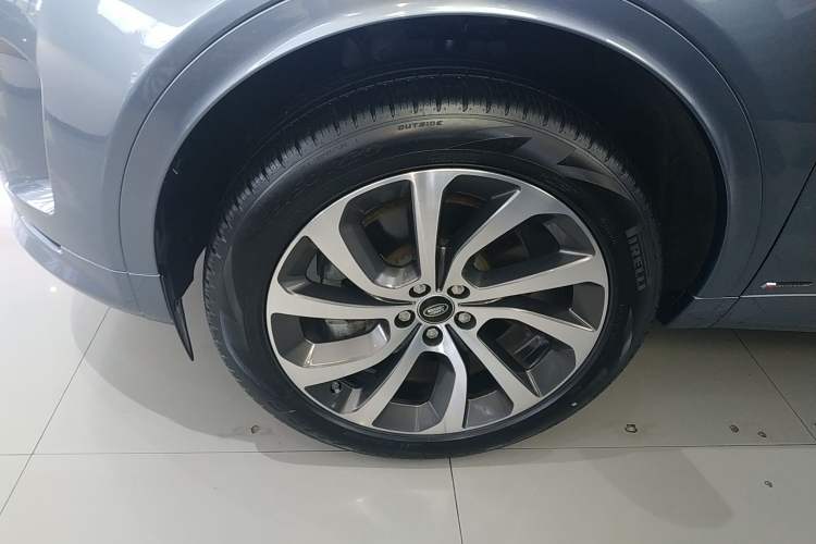 Used Land Rover Discovery Sport 2020 249 PS R-Dynamic Performance Edition Exterior 4