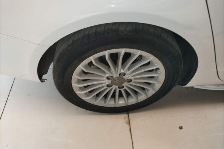 Used Audi A4L 2016 35 TFSI Collector's Edition Automatic Standard Model Right Rear Wheel Hub