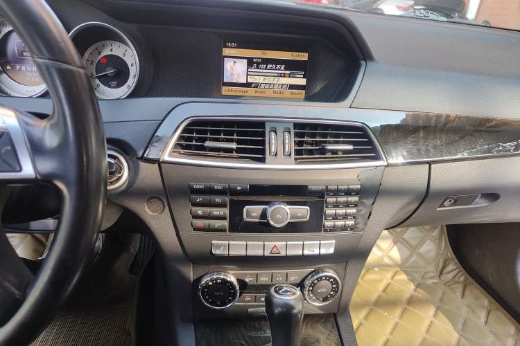 Used Mercedes-Benz C-Class 2011 C 200 CGI Fashion Model Audio And AC Panel