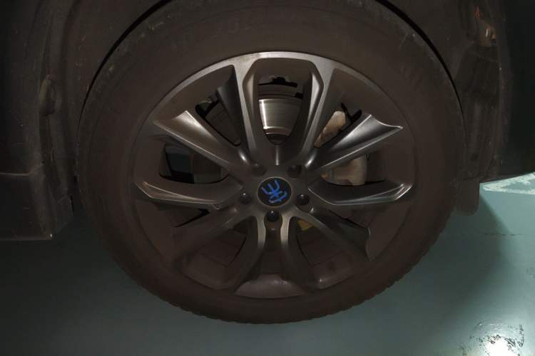 Used BYD Song New Energy 2019 Song DM 1.5TID Smart Connect Premium Model Right Front Wheel Hub