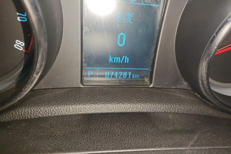 Used Buick Encore 2013 1.4T Automatic All-Wheel Drive Flagship Edition Odometer Close Up