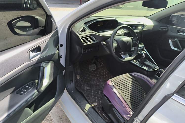 Used Peugeot 308 2019 1.6L Automatic Luxury Version China V Standard Driver Seat