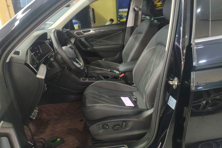 Used Volkswagen Tiguan L 2023 Restyled 330TSI Automatic Two-Wheel Drive R-Line Enhanced Comfort Version