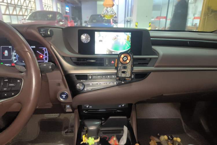 Used Lexus ES 2020 300h Premier Edition