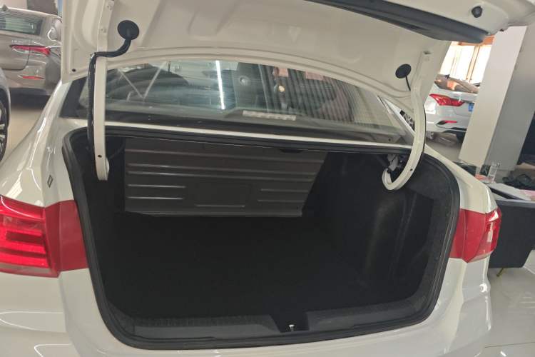 Used Volkswagen Santana 2021 1.5L Automatic Fashion Edition Trunk