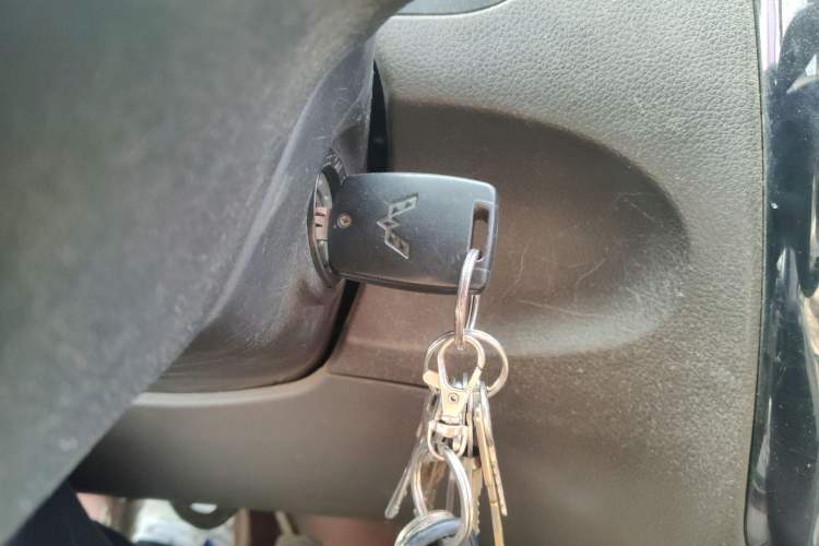 Used Wuling Rongguang V 2016 1.5L Standard Version
